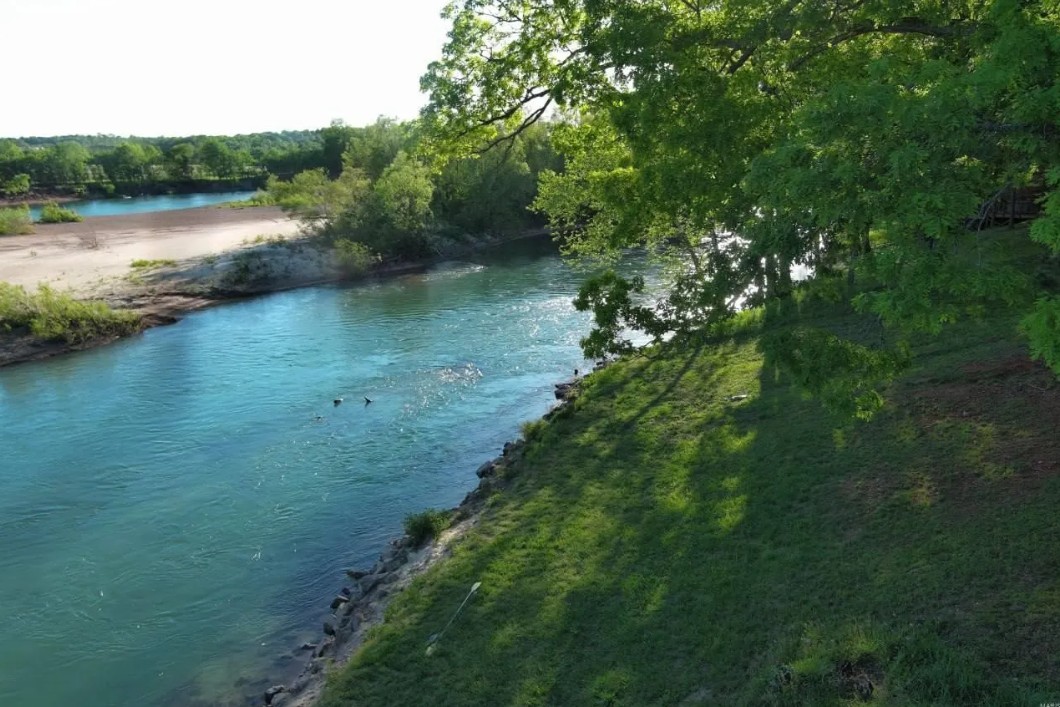Spring-fed Current River water clarity near the estate