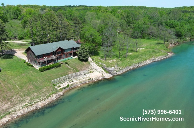 Current River bend view with 700 feet of riverfront access